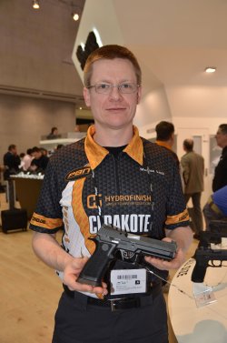 SIG Sauer Neuheiten 2017 Marijan Loch Schütze präsentiert die P320 X-Five
