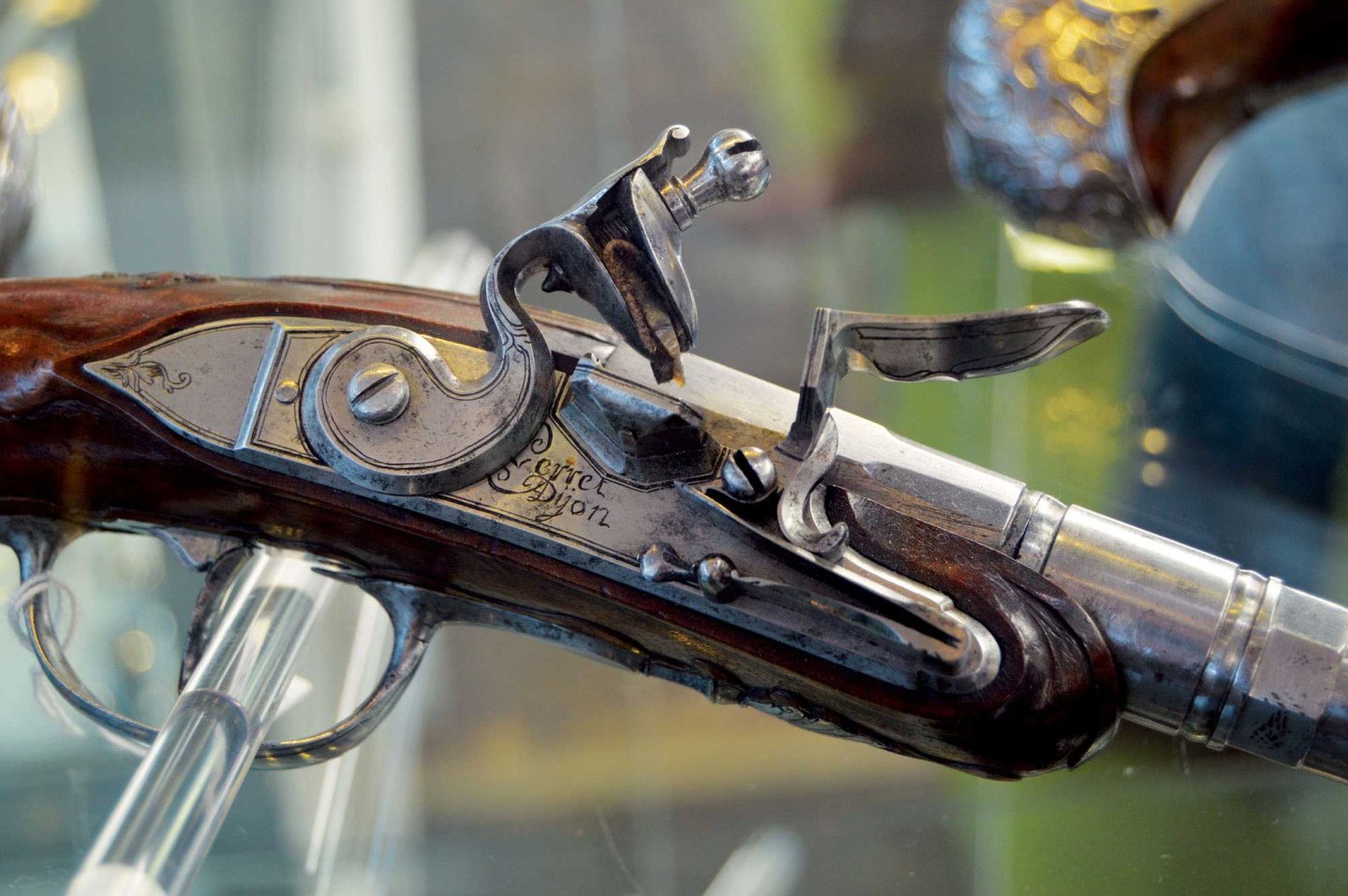 Waffenbörse Kassel im Frühjahr 2019 Schloss einer französischen Steinschlosspistole.