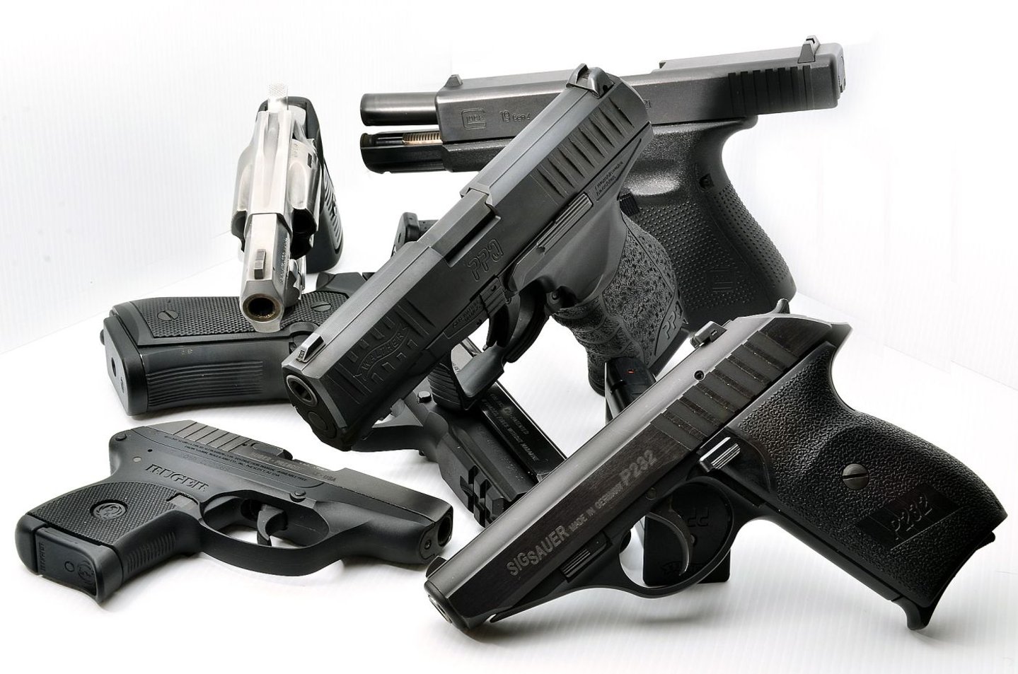 Online-Waffensachkunde-Trainer Pistolen und Revolver