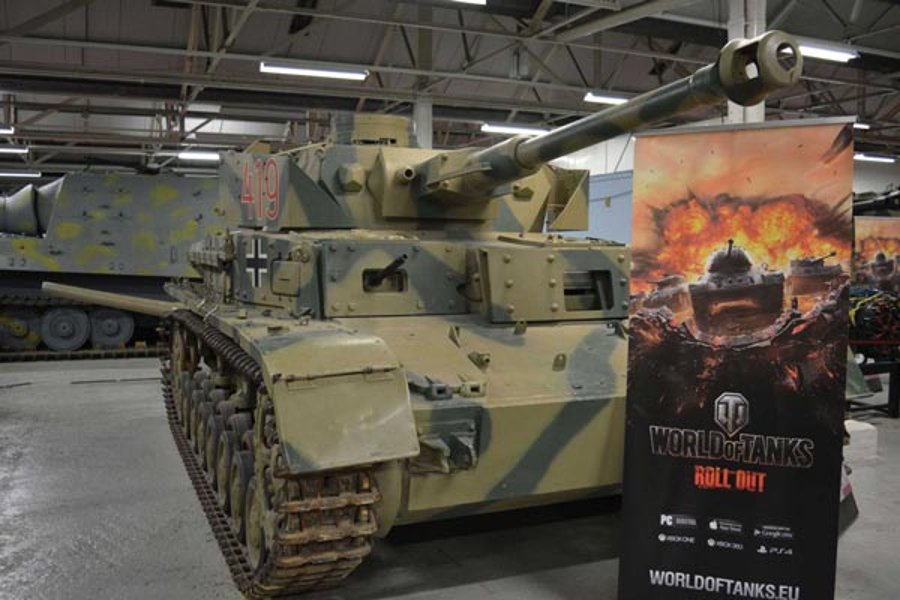 Verlosung: World of Tanks Fan-Artikel Panzer IV mit World of Tanks Schild