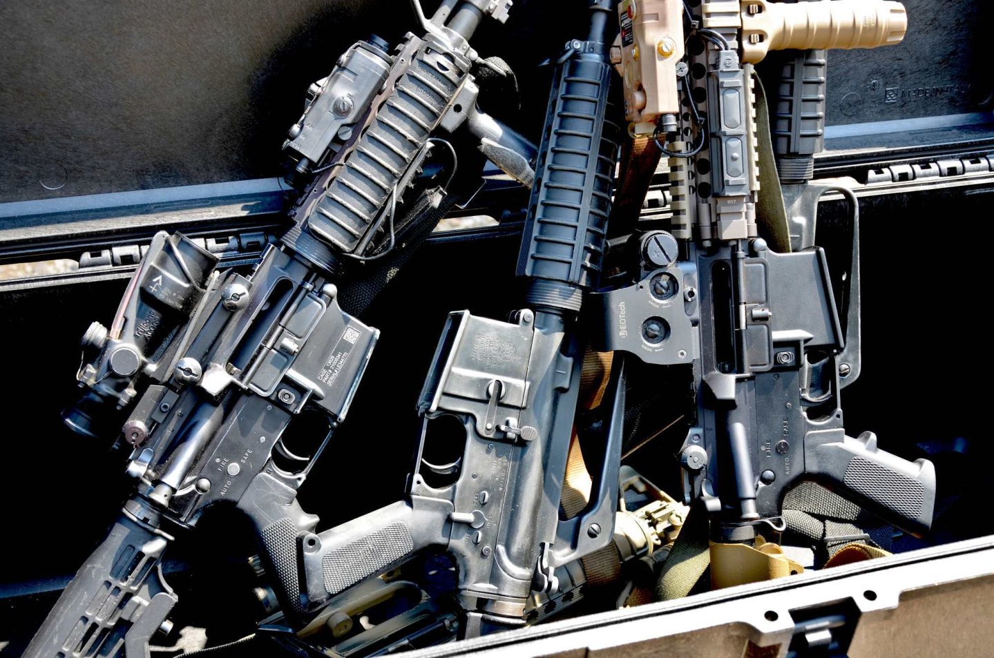 Drei verschiedene AR-15.