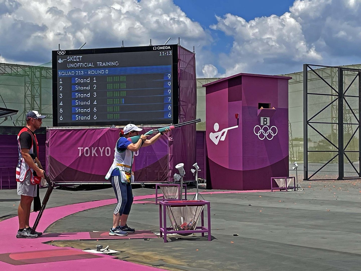 Das Tagebuch einer Skeet-Schützin: Meine Erfahrungen bei den Olympischen Spielen 2020 in Tokio Chiara Costa beim freien Training auf dem Schießstand.