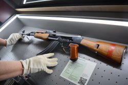 Mythos Wieger Sturmgewehr: Auf der Sonderausstellung im Waffenmuseum Suhl Schnittmodell AK-47 im Detail.