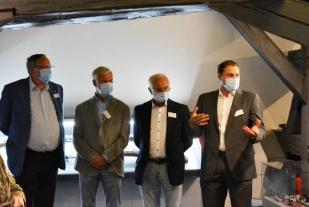 Mythos Wieger Sturmgewehr: Auf der Sonderausstellung im Waffenmuseum Suhl Gruppenfoto mit Professor Rigo Herold ganz rechts.