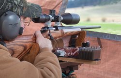 Transcrime: FIRE-Bericht im Internet veröffentlicht Schütze mit Waffe im Anschlag