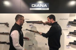 Im Interview: AirGhandi – wir sprachen mit dem Druckluftwaffen-Tester Andreas Hofmann AirGhandi am Messestand von DIANA