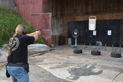 all4shooters.com Schießkurse – Baltic Shooters: Fortbildung im Feuer! Alle Kurse und Termine im Überblick. Frank Thiel auf dem Pistolenstand