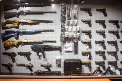 Austria Arms: Unternehmensportrait und Interview nach dem Corona Shut-Down Wand mit exotischen Kurz- und Langwaffen, u.a. von Volquartsen und ZEV