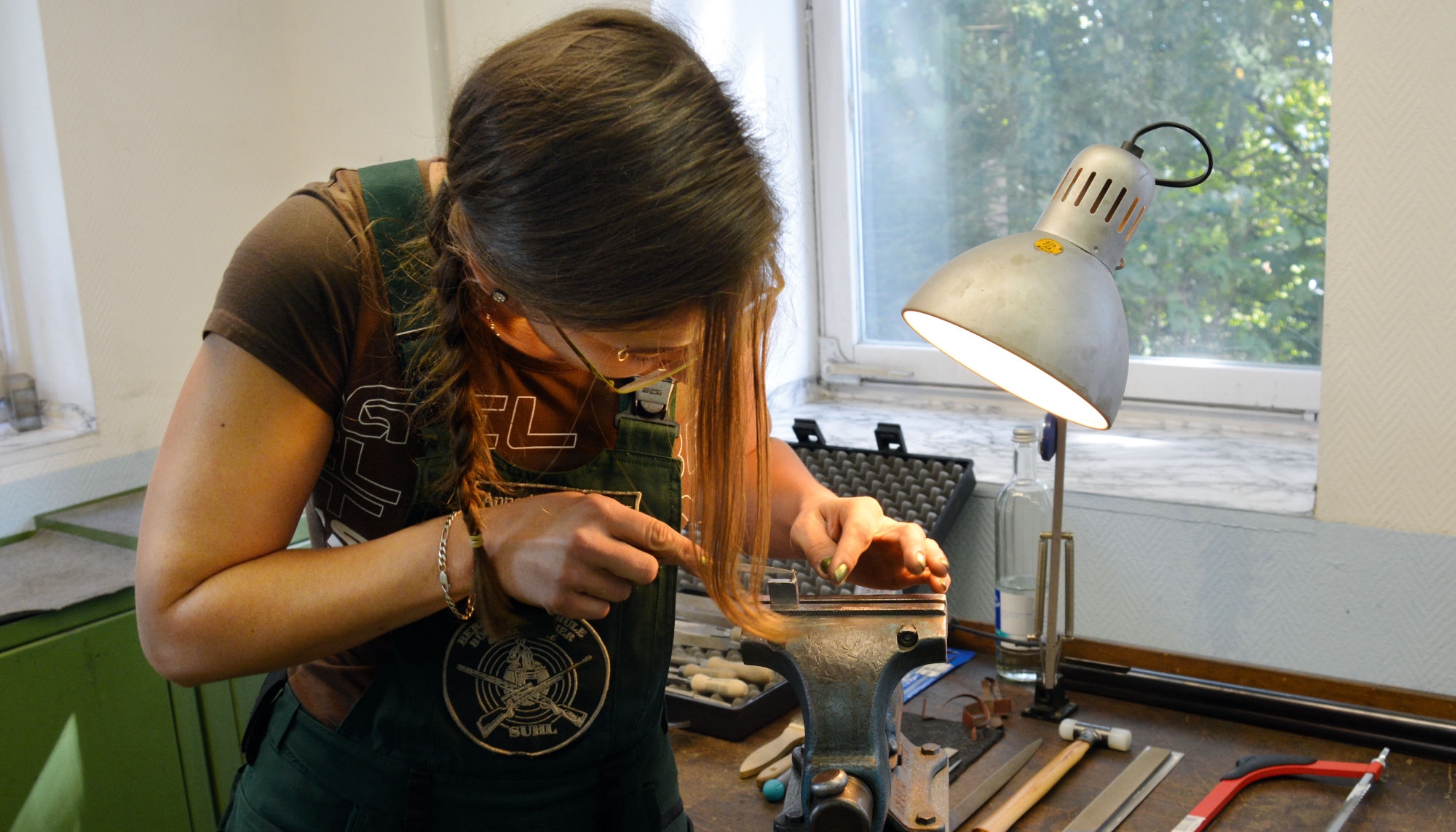 sportschuetzen: Beruf Büchsenmacher: Mit Leidenschaft dabei − eine angehende Büchsenmacherin im Interview