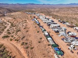 Das größte private MG-Schießen der Welt: Big Sandy Shoot – Reportage aus den Vereinigten Staaten Teilnehmer-Camp des Big Sandy Shoot.