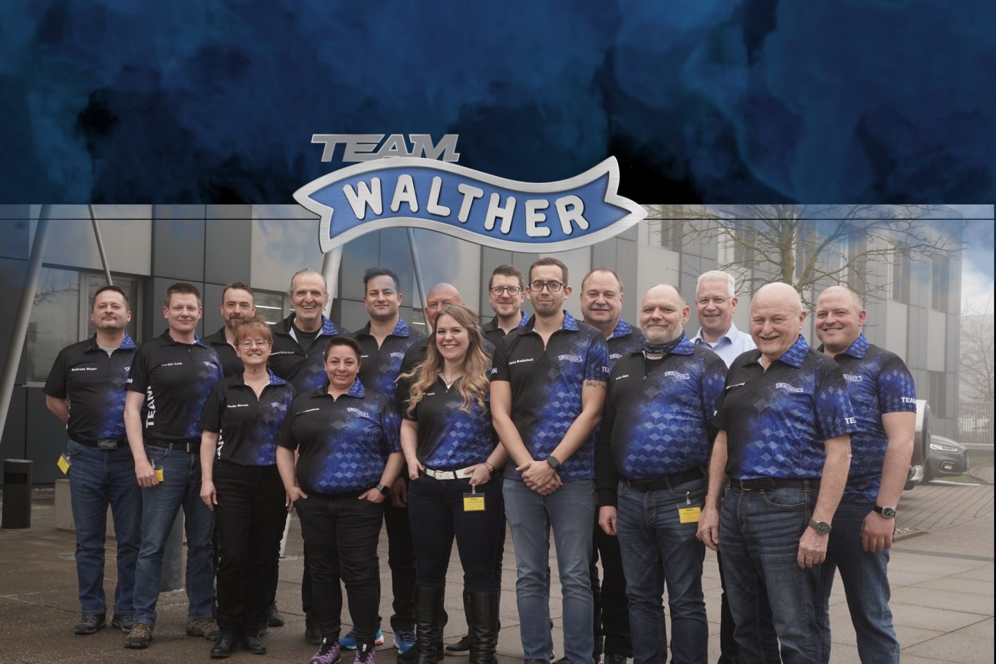 Das im IPSC erfolgreiche Team Walther im Überblick und wie Sie am Tag der offenen Tür der Carl Walther GmbH am 16. und 17. Juni 2023 in Ulm teilnehmen können. Walter-Vertriebsleiter Björn Dräger (3.v.r.) und das Team Walther.