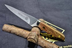 Deutscher Pavillon auf der SHOT Show 2019 PUMA diana auf Ästen drapiert.
