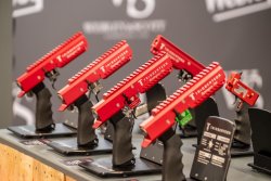 US-Markenexperte Ferkinghoff International feiert 35 jähriges bestehen: Tradition und Moderne Abzüge von Triggertech auf der IWA 2025.