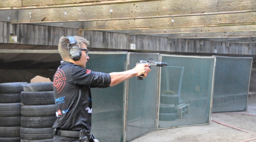 Luis Erhardt im Wettkampf bei den GECO IPSC Masters.