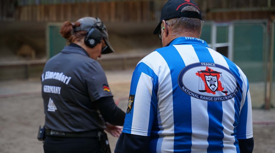 Schützin und Range Officer bei den GECO IPSC Masters 2022.