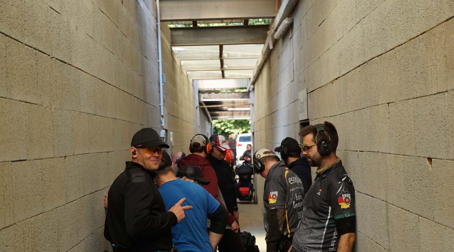 Schütze auf der Stage bei den GECO IPSC Masters 2022.