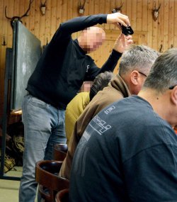 GLOCK Pistole zerlegen: Technikseminar von Baltic Shooters Waffentechnischer Anschauungsunterricht bei GLOCK-Technikseminar von Baltic-Shooters