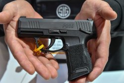 SIG Sauer P365 Pistole. SIG-Sauer-P365-Pistole-Sicherung-linke-seite.JPG