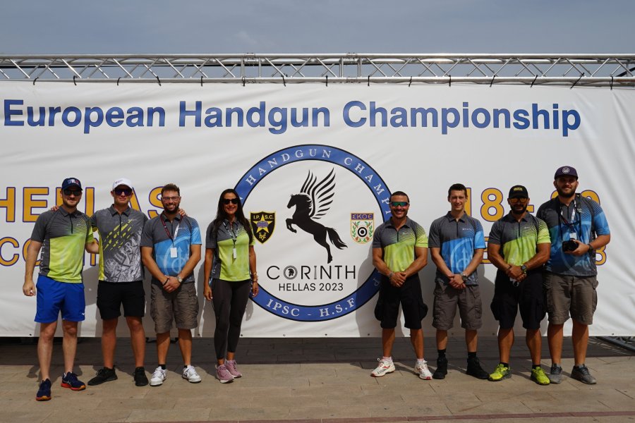 Abschlussbericht: Die Top-Ergebnisse von der IPSC European Handgun Championship 2023 in Griechenland Das Beretta IPSC-Team beim Gruppenfoto auf der IPSC EM in Korinth.