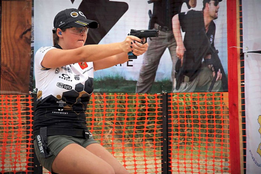 Test: CZ Shadow 2 Matchpistole für das IPSC-Schießen IPSC-Schuetzin Maria Gushchina mit Matchpistole CZ Shadow 2
