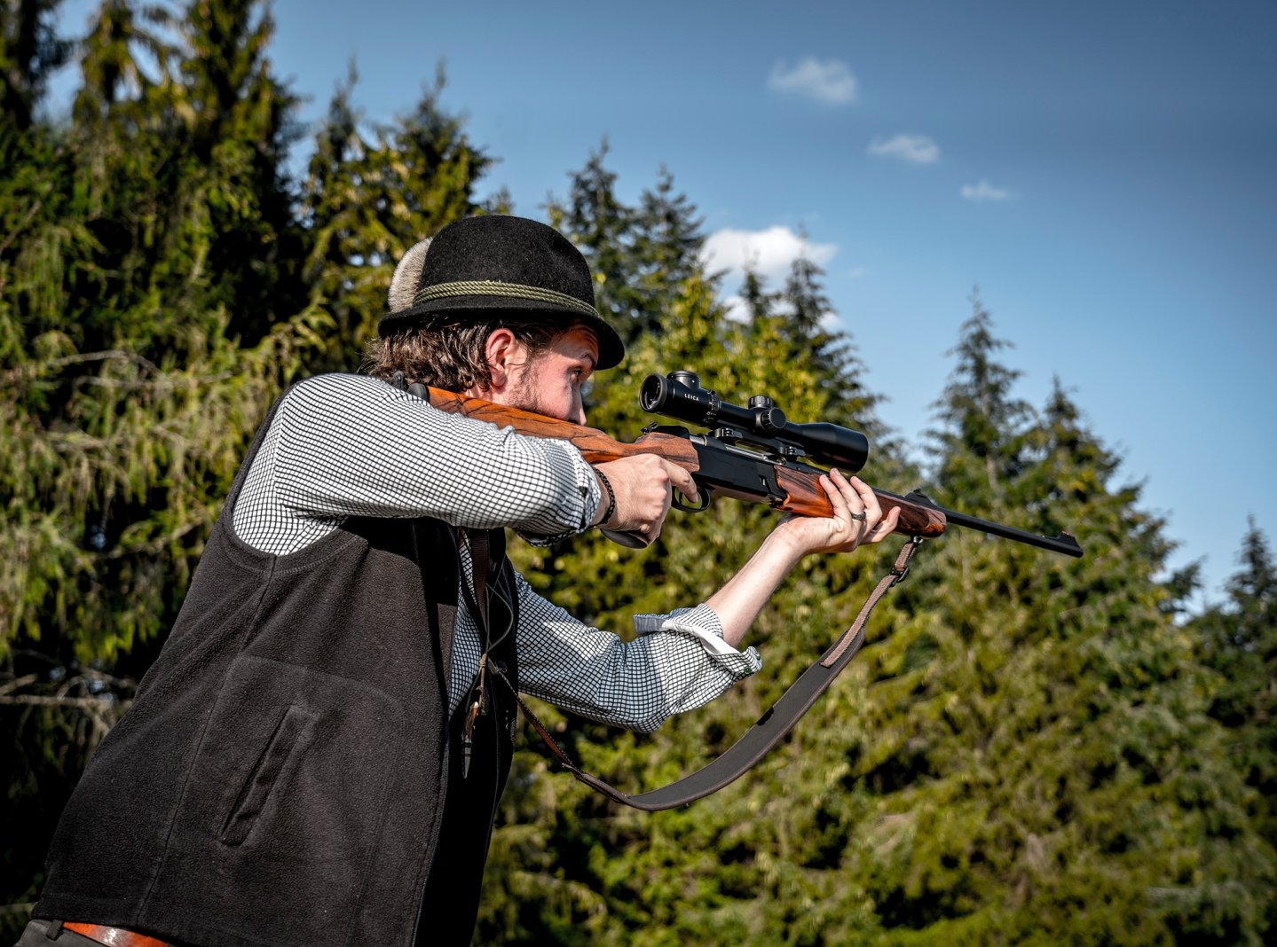 Krieghoff: Spannendes Handwerk – die Geschichte der deutschen Jagd- und Sportwaffenmanufaktur Teil 3 Jäger mit Krieghoffbüchse