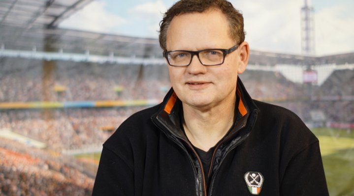 Ehemaliger RTL Sportmoderator Ulli Potofski bei Liveübertragung Bundesliga Luftgewehr aus Kevelaer