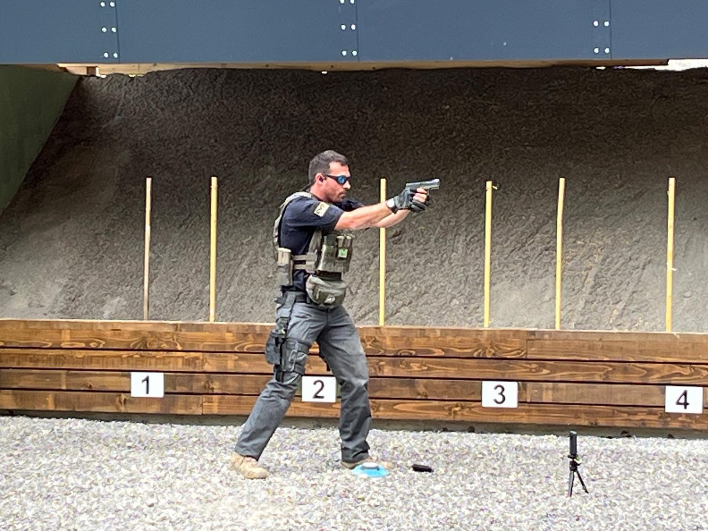 Lynx Brutality 2023, Schütze auf einer Stage.