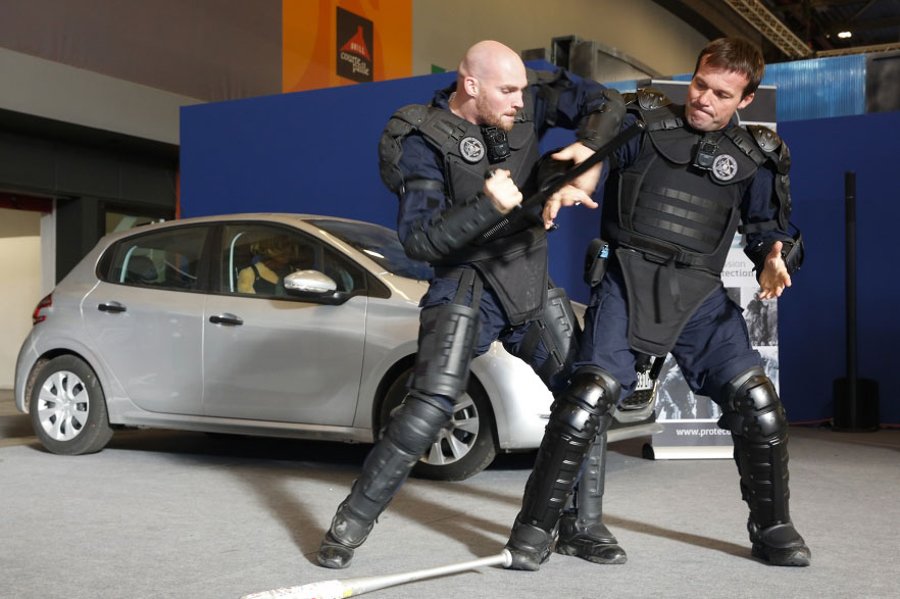 MILIPOL 2017: Fachmesse für Polizei und Militär Vorführung auf der Fachmesse MILIPOL