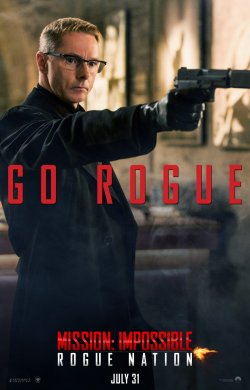 Mission Impossible 5 - Waffen im Film Solomon Lane auf dem Filmplakat zu Mission: Impossible 5 mit einer SIG Sauer P226R mit Schalldämpfer