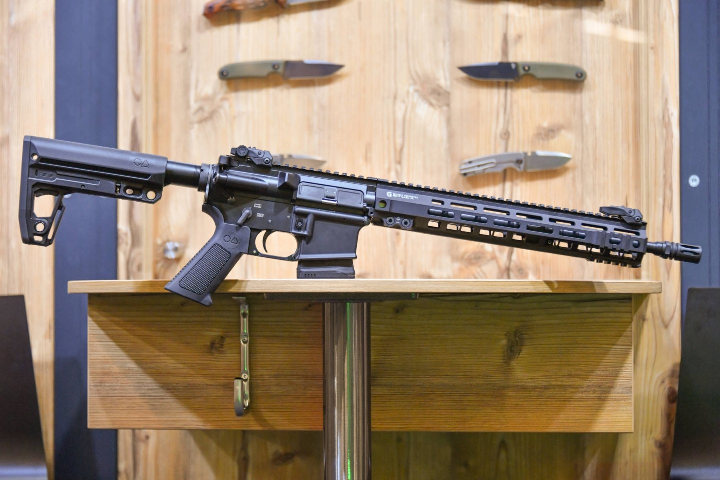 Oberland Arms-Testcenter Oberland Arms Büchse auf einem Messestand