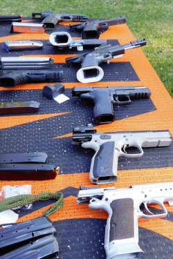 Event-Bericht: Was passierte bei den Paa Industry Range Days in Tschechien? Auswahl an Kurzwaffen bei den Paa Industry Range Days