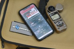 PRS Longe Range-Event mit Repetierbüchsen von Savage, Zielfernrohren von Leupold und Munition von Hornady Während des Schießen waren die Hornady 4DOF-Ballistik-App auf dem Smartphone und der Windmesser von Kestrel unverzichtbare Hilfsmittel.