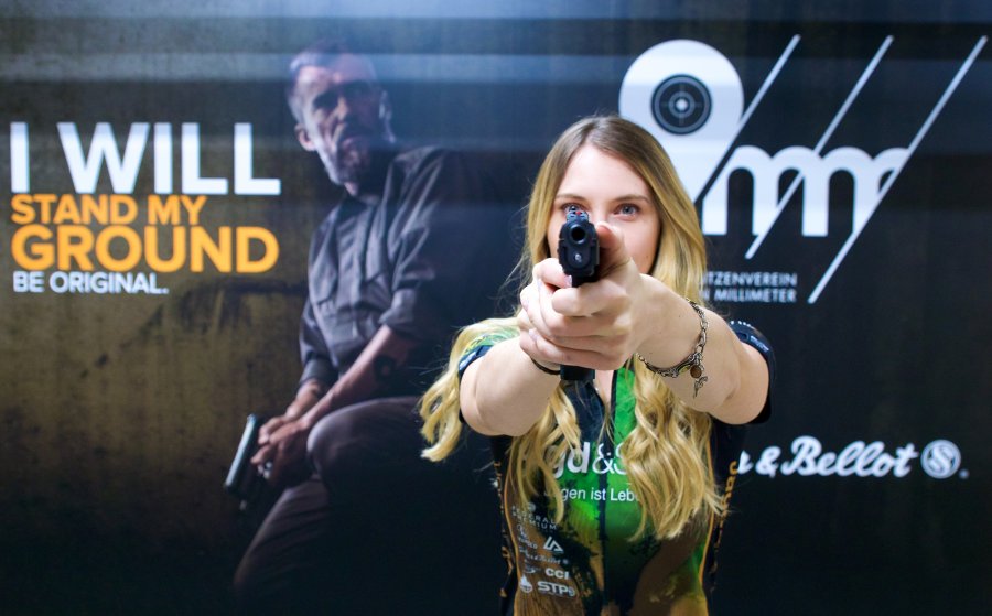 Samantha Wendel – Achterbahnfahrt der Gefühle auf ihrer ersten IPSC Europameisterschaft 2019 und was wir alle daraus lernen können Samantha Wendel mit ihrer Sportwaffe