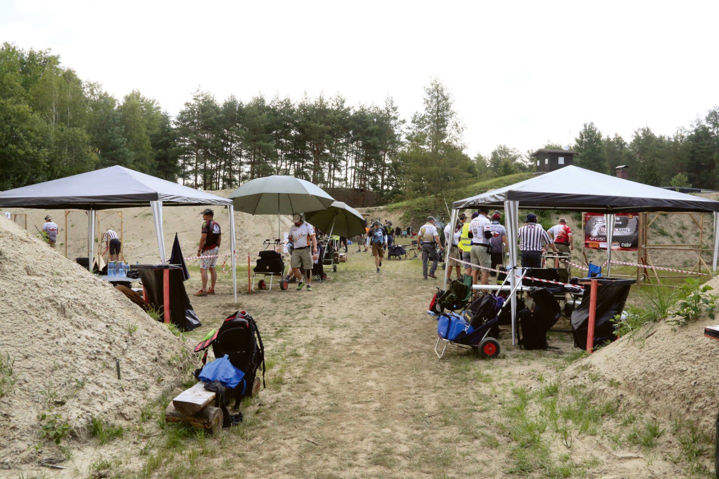 Neue Schießanlage in Polen: Vor Ort auf dem neuen Schießstand Wiechlice Die verschiedenen Stages mit Pavillions.