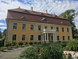 Neue Schießanlage in Polen: Vor Ort auf dem neuen Schießstand Wiechlice Panorama des Hotels in der nähe der Schießanlage.