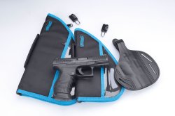 Übersicht Schreckschusswaffen: Gaswaffen in der Praxis und Kleiner Waffenschein Walther PPQ auf Waffentaschen und Holster.