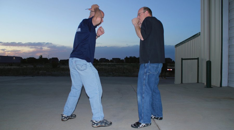 Selbstverteidigung und waffenlose Abwehr Teil 13 - Messerabwehr: Die Kontrollposition Abwehrserie mit abschließener Kontrollposition.