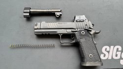 SIG Next 2025: Eventbericht und neue Kurzwaffen, Langwaffen und Optiken von SIG Sauer SIG P211 Cross-over-Pistole.