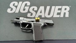 SIG NEXT 2025: Eventbericht und neue Kurzwaffen, Langwaffen und Optiken von SIG Sauer Die neue P365-LUXE.