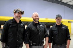 SIG Sauer Academy Schießlehrer Die drei Ausbilder der SIG Sauer Academy im Gruppenfoto: Josh Corbett, Eric Palmer und Dylan Kenneson.