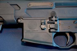 Das MCX wird in kleinen Serien schon in Deutschland gefertigt, was die Markierung beweist. Sturmgewehr SIG Sauer MCX in Deutschland hergestellt