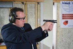 SIG Sauer Range Day auf der IWA 2018 SIG Sauer P365 Pistole auf der Schießbahn