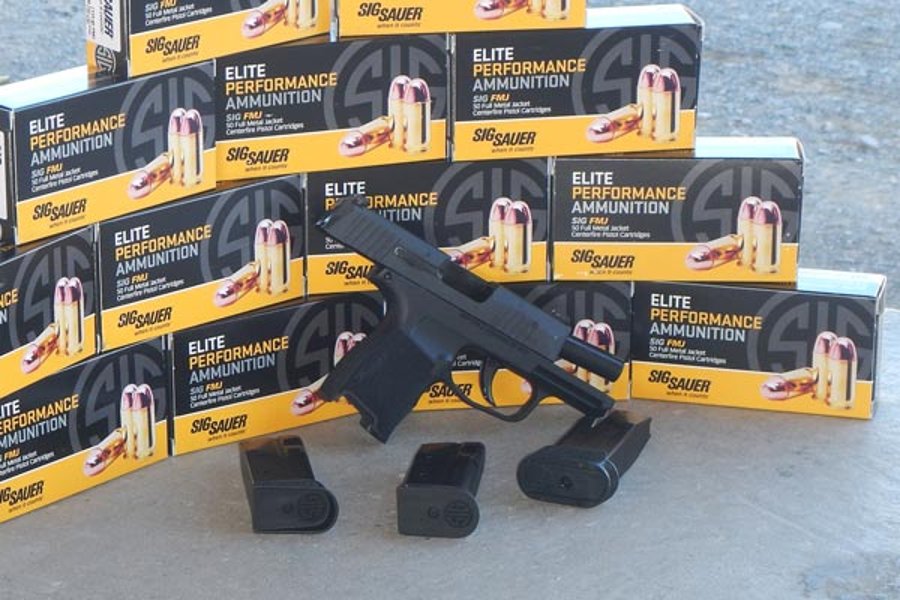 SIG Sauer Range Day 2018 SIG Sauer P365 Pistole mit Munition