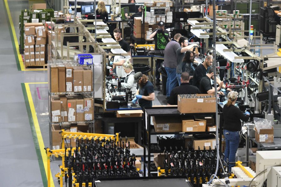 Firmenbesuch bei SIG Sauer USA Fertigungs- und Versandhalle von SIG Sauer USA