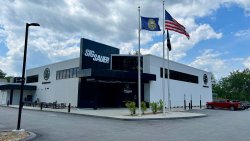 Besuch bei SIG Sauer in den USA: Fertigung, SIG Sauer Academy und der Flagship-Store SIG Experience Center in Epping.