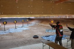 Deutsche Meisterschaft Steel Challenge 2017 Sportschütze schießt bei der Deutschen Meisterschaft Steel Challenge 2017