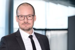 IWA OutdoorClassics und Enforce Tac: Warum nehmen viele Aussteller teil, warum bleiben andere Unternehmen fern? Messeleiter Thomas Preutenborbeck, Member of the Management Board der NürnbergMesse GmbH.