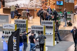 IWA OutdoorClassics und Enforce Tac: Warum nehmen viele Aussteller teil, warum bleiben andere Unternehmen fern? Die IWA OutdoorClassics wird von vielen internationalen Ausstellern genutzt, um die eigene Produkte den europäischen und Besuchern von anderen Kontinenten auf der Weltleitmesse vorzustellen.
