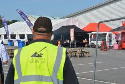 all4shooters beim Tankfest 2019 im englischen Bovington Brennende Gasflasche in einem Pavillon