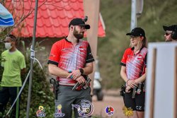 So verbessert ihr eure Fähigkeiten im IPSC-Schießen: Trainingstipps und Inspirationen von einer Top-Schützin Samantha Wendel mit ihrem Verlobten Horst Holzinger bei der IPSC-WM in Thailand 2022.